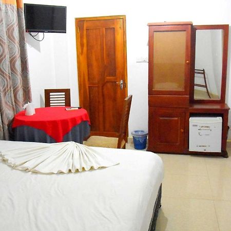 Happy Leoni Hotel Anurâdhapura Extérieur photo