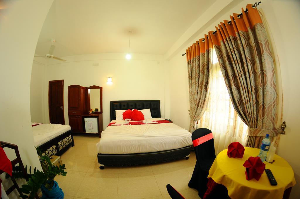 Happy Leoni Hotel Anurâdhapura Extérieur photo