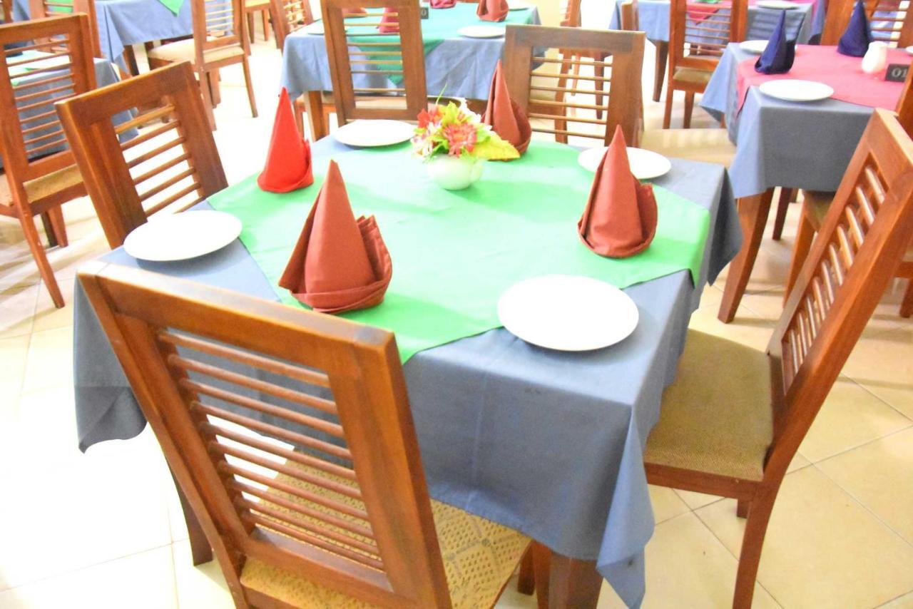 Happy Leoni Hotel Anurâdhapura Extérieur photo