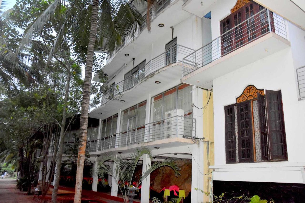 Happy Leoni Hotel Anurâdhapura Extérieur photo