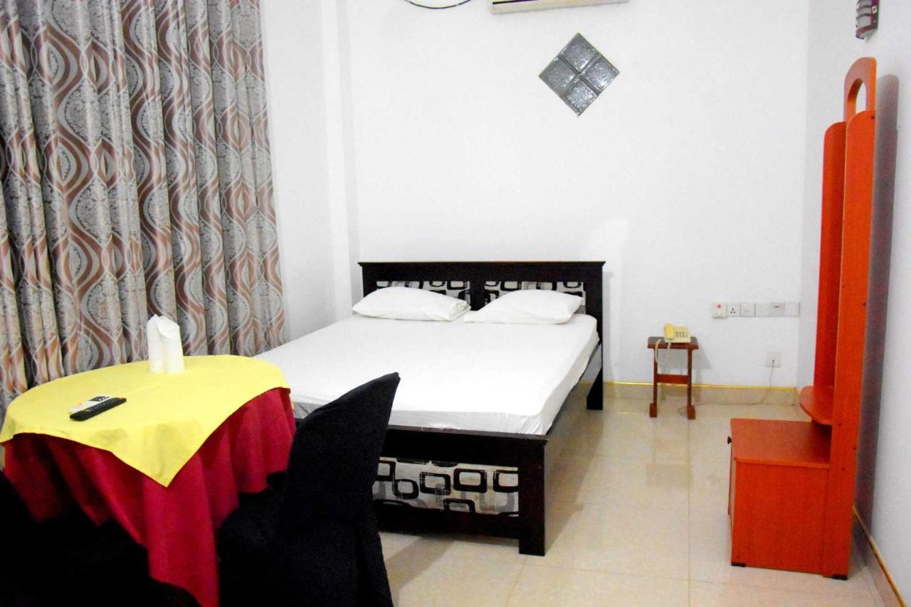 Happy Leoni Hotel Anurâdhapura Extérieur photo