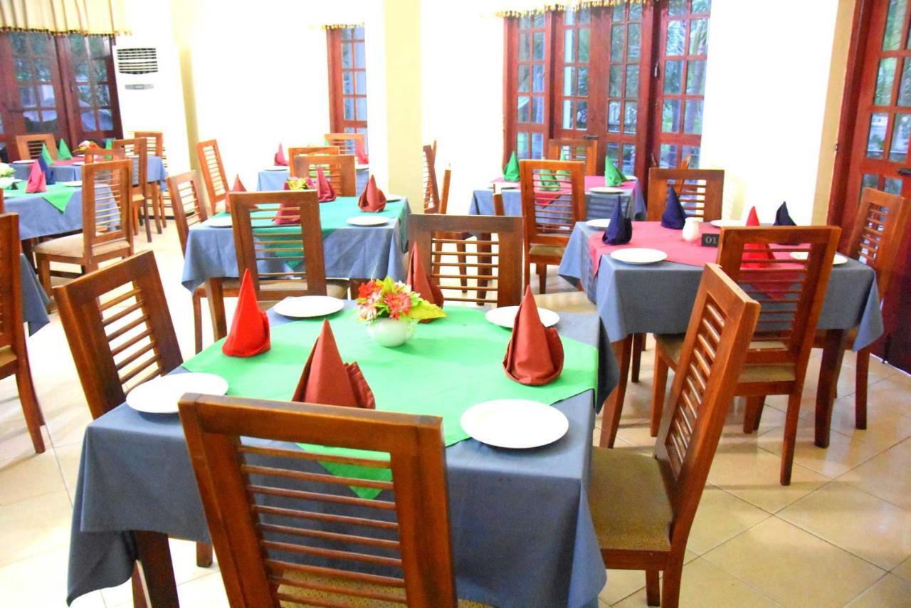 Happy Leoni Hotel Anurâdhapura Extérieur photo